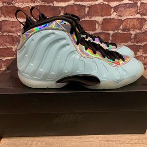 Size 5y Nike Little Posite One GS